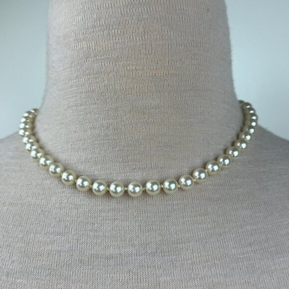 Vintage Jewelry - Vintage Faux Pearl Beaded Necklace Knotted 18"